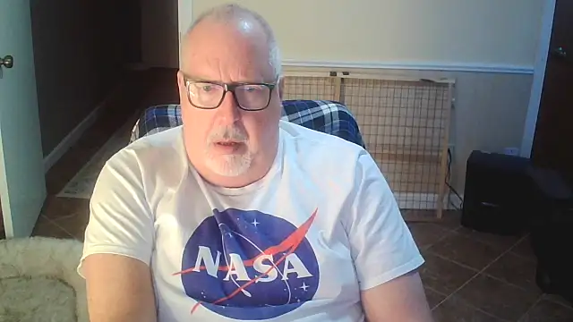 Snapshot of superbearboss chatting on 20, 10, 2025 superbearboss online show from 20, 10, 2025