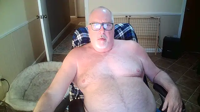 Snapshot of superbearboss chatting on 21, 10, 2025 superbearboss online show from 21, 10, 2025