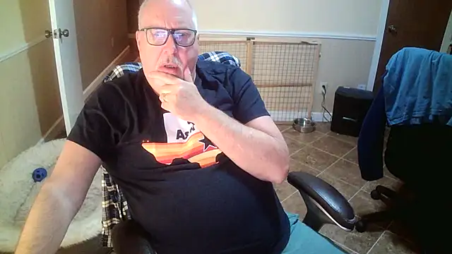 Snapshot of superbearboss chatting on 23, 10, 2025 superbearboss online show from 23, 10, 2025