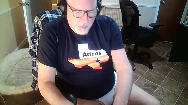 Snapshot of superbearboss chatting on 26, 10, 2025 superbearboss online show from 26, 10, 2025