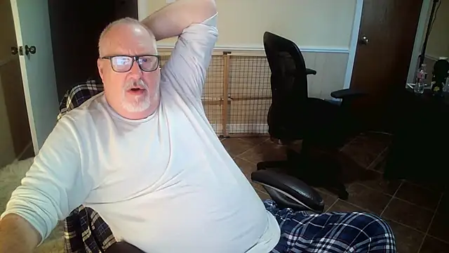 Snapshot of superbearboss chatting on 28, 10, 2025 superbearboss online show from 28, 10, 2025