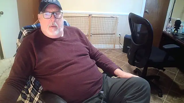 Snapshot of superbearboss chatting on 5, 11, 2025 superbearboss online show from 5, 11, 2025