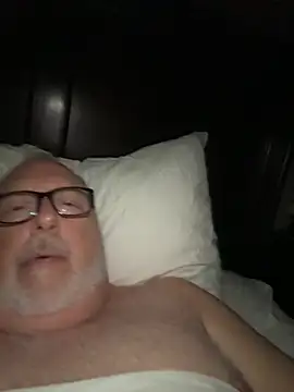 Snapshot of superbearboss chatting on 18, 11, 2025 superbearboss online show from 18, 11, 2025