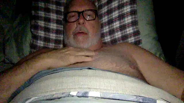 Snapshot of superbearboss chatting on 24, 11, 2025 superbearboss online show from 24, 11, 2025