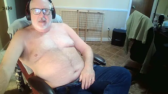 Snapshot of superbearboss chatting on 25, 11, 2025 superbearboss online show from 25, 11, 2025