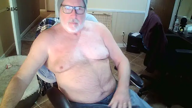 Snapshot of superbearboss chatting on 3, 12, 2025 superbearboss online show from 3, 12, 2025