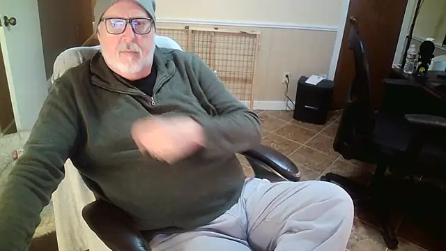 Snapshot of superbearboss chatting on 4, 12, 2025 superbearboss online show from 4, 12, 2025