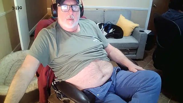 Snapshot of superbearboss chatting on 17, 12, 2025 superbearboss online show from 17, 12, 2025