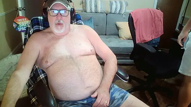 Snapshot of superbearboss chatting on 7, 1, 2026 superbearboss online show from 7, 1, 2026