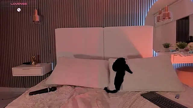 Snapshot of Zoewhitte chatting on 10, 11, 2025 Zoewhitte online show from 10, 11, 2025