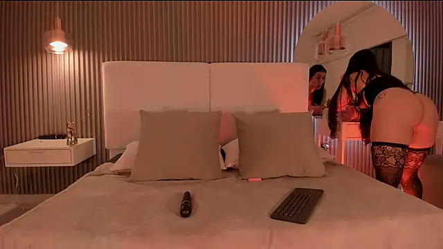 Snapshot of Zoewhitte chatting on 25, 11, 2025 Zoewhitte online show from 25, 11, 2025