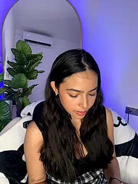 Snapshot of _Emily_Thompson_ chatting on 28, 10, 2025 Emily Thompson online show from 28, 10, 2025