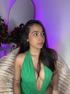 Snapshot of _Emily_Thompson_ chatting on 12, 11, 2025 Emily Thompson online show from 12, 11, 2025