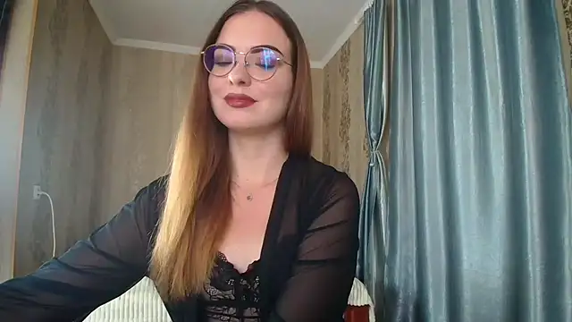 Snapshot of Leila_Kissyu chatting on 11, 9, 2025 Leila Kissyu online show from 11, 9, 2025