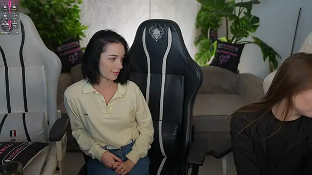 Snapshot of Billie054 chatting on 17, 11, 2025 Billie054 online show from 17, 11, 2025