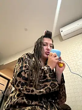 Snapshot of AleksandraRich chatting on 9, 11, 2025 AleksandraRich online show from 9, 11, 2025