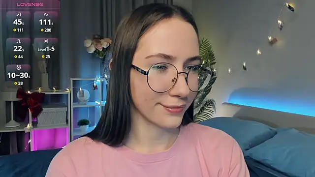 Snapshot of Kira_mindnes chatting on 12, 3, 2025 Kira mindnes online show from 12, 3, 2025