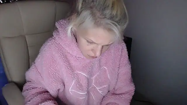 Snapshot of ElssaRush chatting on 3, 12, 2025 ElssaRush online show from 3, 12, 2025