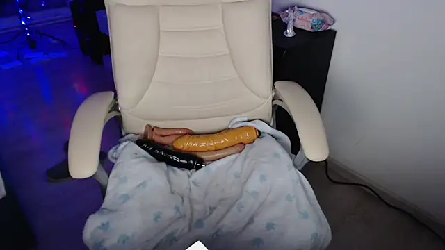 Snapshot of ElssaRush chatting on 17, 12, 2025 ElssaRush online show from 17, 12, 2025