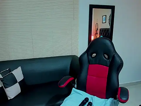  LiilyWong online show from 6, 11, 2025