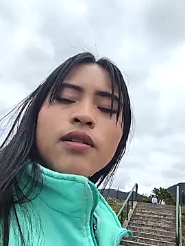 bella warzon online show from 17, 10, 2025