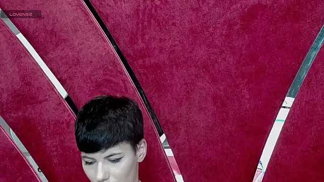 Snapshot of Roxxy_Rouge chatting on 25, 10, 2025 Roxxy Rouge online show from 25, 10, 2025