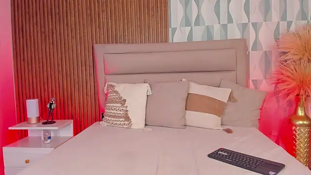 Snapshot of FatimaEvans chatting on 31, 10, 2025 FatimaEvans online show from 31, 10, 2025