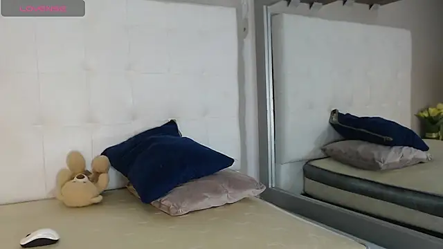 willow smitt online show from 5, 12, 2025