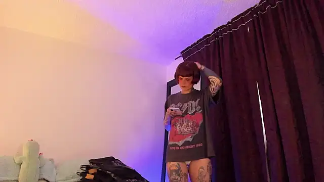 Alessamoth online show from 10, 2, 2026