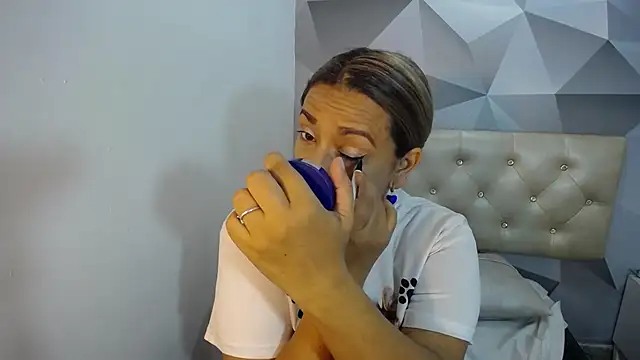 Snapshot of Milf-Prettyboobs chatting on 16, 12, 2025 Milf-Prettyboobs online show from 16, 12, 2025