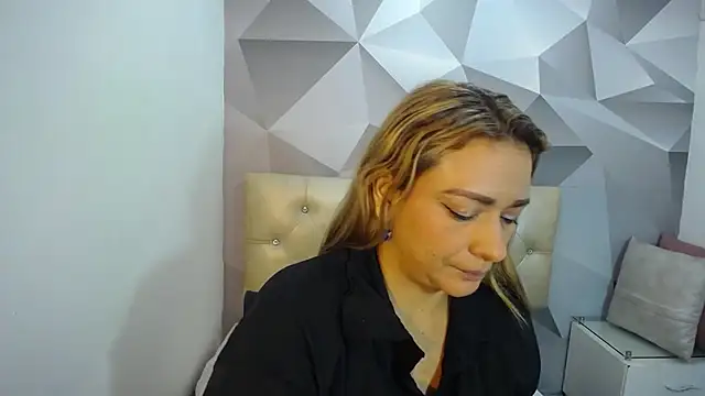 Snapshot of Milf-Prettyboobs chatting on 20, 12, 2025 Milf-Prettyboobs online show from 20, 12, 2025