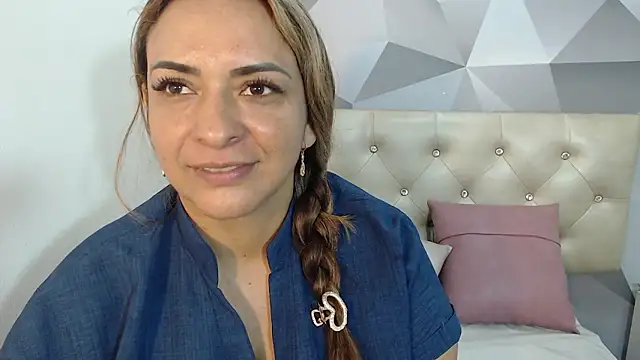 Snapshot of Milf-Prettyboobs chatting on 13, 1, 2026 Milf-Prettyboobs online show from 13, 1, 2026