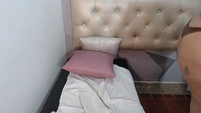 Snapshot of Milf-Prettyboobs chatting on 19, 2, 2026 Milf-Prettyboobs online show from 19, 2, 2026