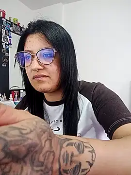 Snapshot of DaniPoison chatting on 21, 11, 2025 DaniPoison online show from 21, 11, 2025