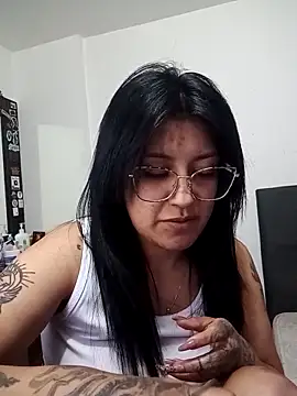 Snapshot of DaniPoison chatting on 17, 12, 2025 DaniPoison online show from 17, 12, 2025