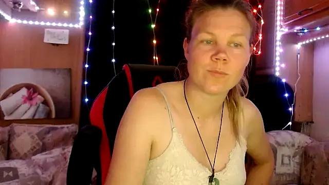 CallMeMaria online show from 13, 2, 2025