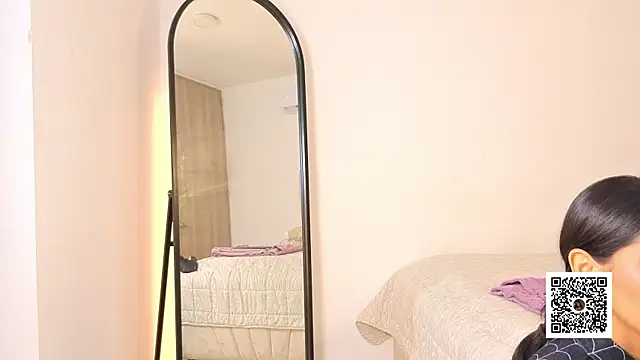 Snapshot of sweetlittlevenus chatting on 5, 10, 2025 sweetlittlevenus online show from 5, 10, 2025
