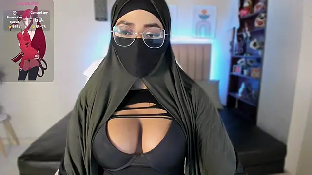 Snapshot of Sasha_Anaan chatting on 8, 11, 2025 Sasha Anaan online show from 8, 11, 2025