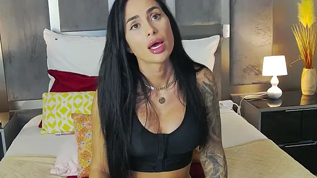 Snapshot of LaraVos chatting on 22, 10, 2025 LaraVos online show from 22, 10, 2025