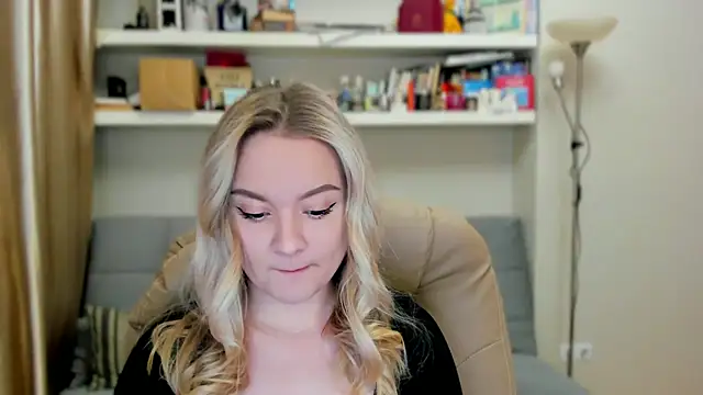 Kara Smith  online show from 22, 10, 2025