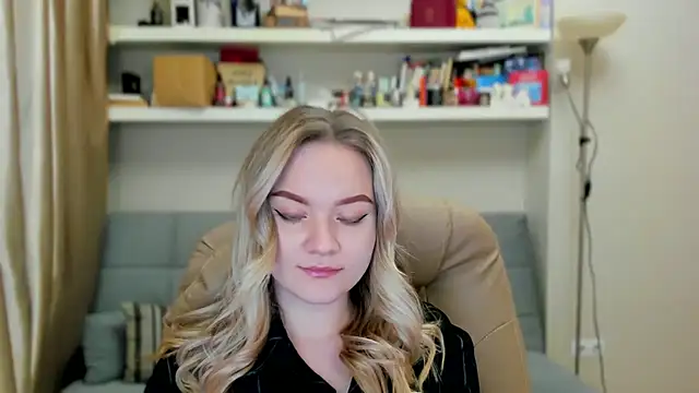 Kara Smith  online show from 14, 11, 2025