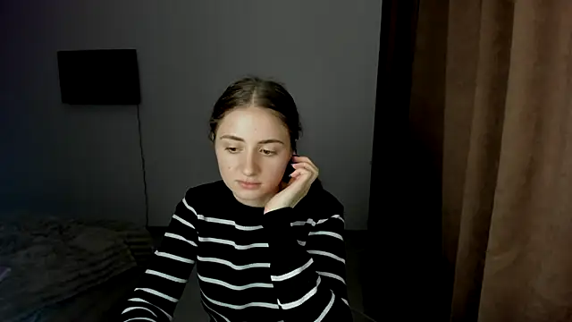 Snapshot of LilyHaart chatting on 15, 10, 2025 LilyHaart online show from 15, 10, 2025