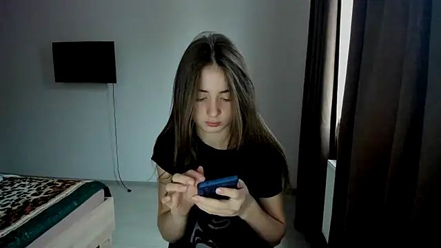 Snapshot of LilyHaart chatting on 7, 11, 2025 LilyHaart online show from 7, 11, 2025