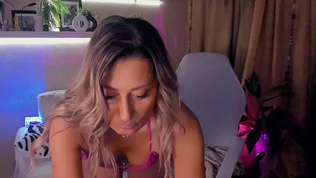 SarahAlluring online show from 31, 5, 2026