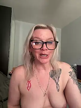 Curvy-Cleo online show from 5, 3, 2026