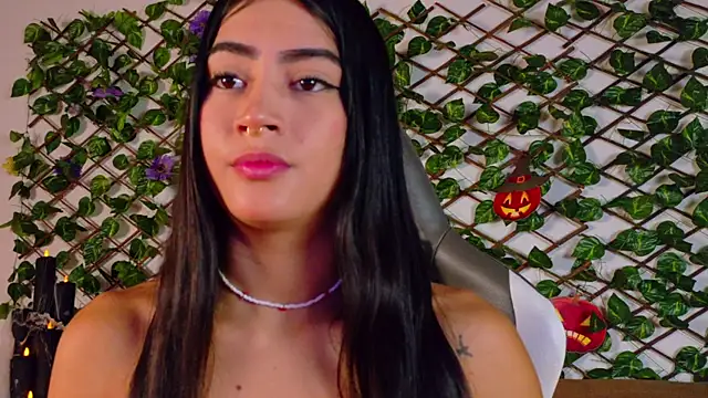 Snapshot of alice_rous21 chatting on 28, 10, 2025 alice rous21 online show from 28, 10, 2025