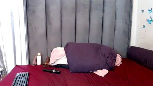 Snapshot of LustyDeziree1 chatting on 17, 11, 2025 LustyDeziree1 online show from 17, 11, 2025