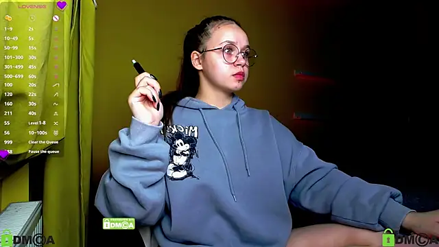 Lilysweet13 online show from 27, 10, 2025