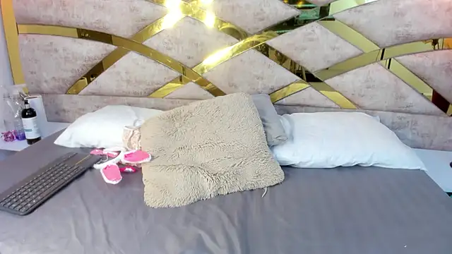 Snapshot of Sofiia_Rossee_ chatting on 8, 10, 2025 Sofiia Rossee online show from 8, 10, 2025