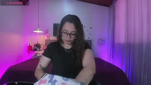 Snapshot of Rose_Thompson1 chatting on 21, 4, 2026 Rose Thompson1 online show from 21, 4, 2026